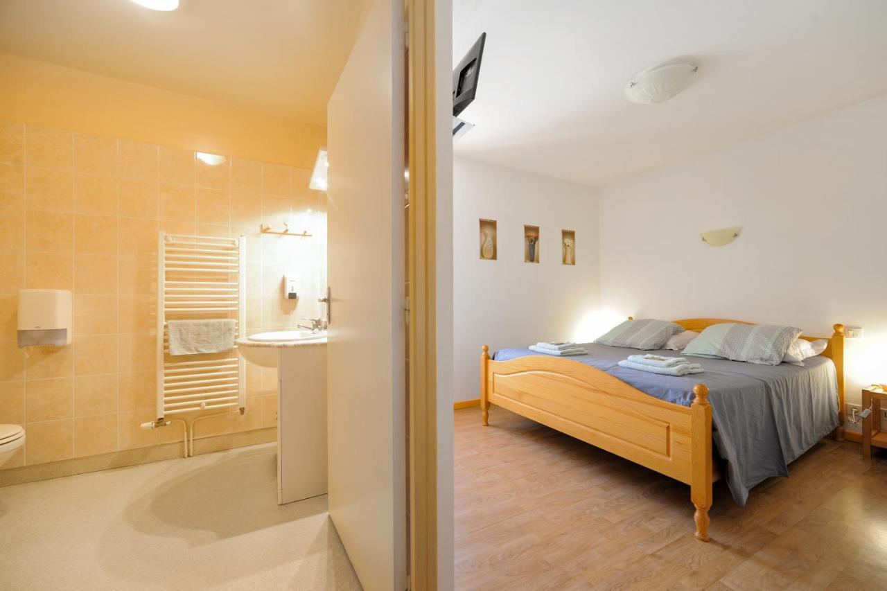 Chambres D'Hotes De L'Auberge L'Astrassadou Rézentières Kültér fotó